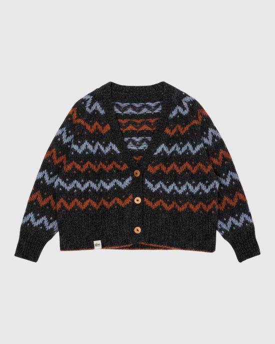 Cárdigan de punto Lalura Design con patrón geométrico en zigzag gris, azul y naranja y botones de madera frontales